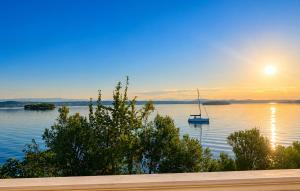 Amazing Apartment In Tkon With Wifi