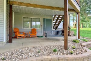 Easy-Access Dock, Kayaks & Views