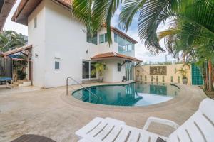 Two Houses Seprate Apartment Trampoline V333