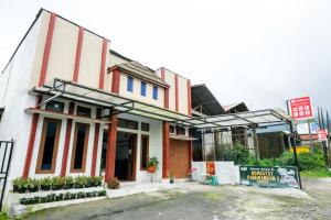 RedDoorz Syariah at Demangan 2 Jalan Dieng 5