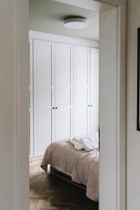 Bright 2BR in Vesturbær - Walk to Downtown & Free Parking