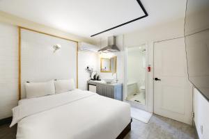 Hotel The May