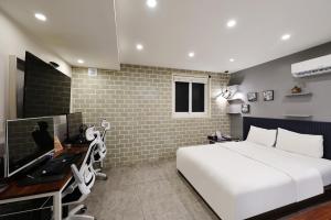 Hotel The May