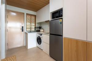 Peaceful Brand New Condo Gym Pool Sauna C283