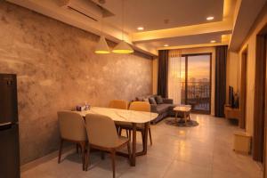 The Lang Apartment - Resort Pool & Elite Gym - HCMC