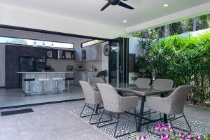 Chic 2BR Pool Villa @Rawai Beach Villa Florine