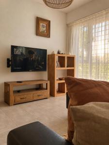 CASA MENDIOLA, encantadora casa con patio privado, y pileta en jardín cerca de la Laguna