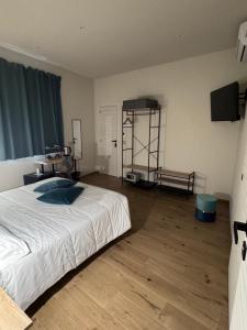 La Mora Rooms