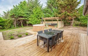 5 Bedroom Beautiful Home In Blokhus