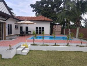 TTJ Pool Homestay