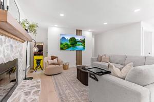 Sleeps 12 | 2 Kings w Ping-Pong, Gym, Arcade, BBQ