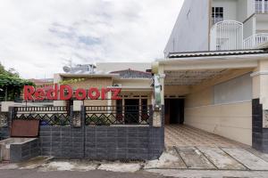 RedDoorz Syariah near Grand Kota Bintang