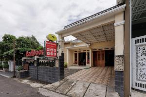 RedDoorz Syariah near Grand Kota Bintang