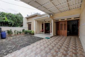 RedDoorz Syariah near Grand Kota Bintang
