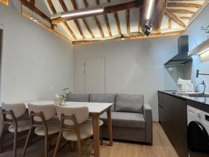 HausDa InSa Private Hanok AngukStation 1min 3R2B 4BED 9P Gyeongbokgung Yard
