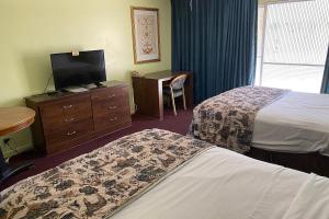 Budgetel Inn & Suites