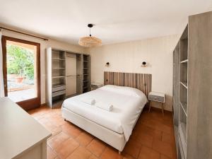 Villa au coeur de la nature, piscine et parking