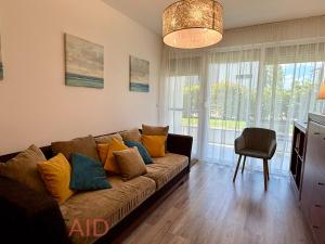 2BR Lakeside Haven w AC by NW