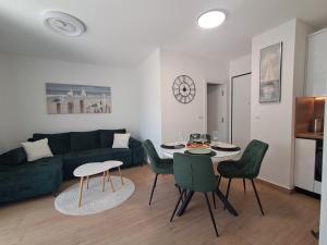 Luxury Mint Garden Apartment