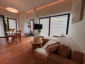 1st floor, 2 bedrooms apartment, Center, private parking, terrace, 7min to the sea