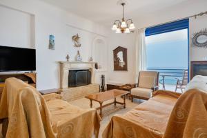 Blue Window Seaview Maisonette