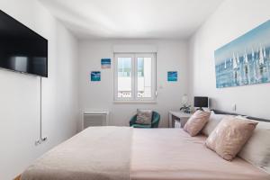 Bačvice - 2 BR , terrace,3 air conditioners, parking,elevator 3 minutes to the beach