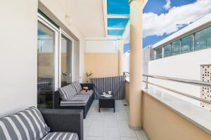 Bačvice - 2 BR , terrace,3 air conditioners, parking,elevator 3 minutes to the beach