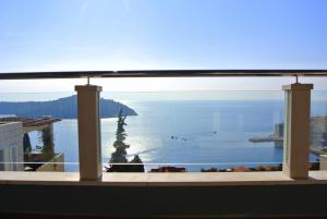 87 Stairs Apartments