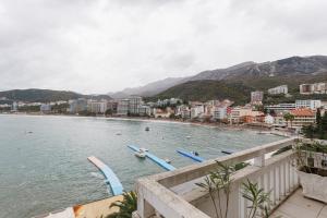 First Line Sea View apartment in Rafailovici