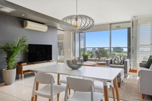 Brand new Green Point Apartment with rooftop pool