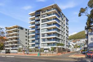 Brand new Green Point Apartment with rooftop pool