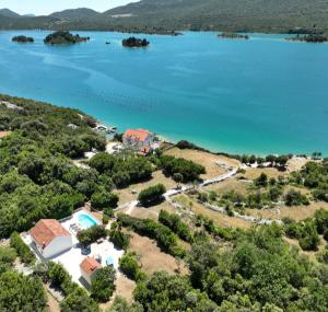 Beachfront Villa with Swimming Pool, Terrace and Sea view