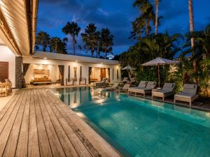 Dreamy 5BR Haven, 200m to Berawas Blissful Beach