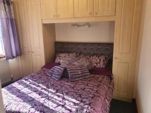 Wooden Lodge Sleeps 9 with Veranda & Decking