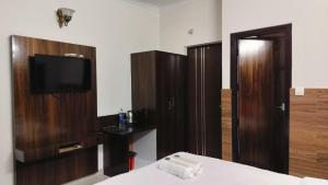 Mcleodganj cheap hotel# Hotel royal india-Near Dalai Lama temple 100m