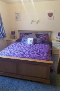 Wooden Lodge Sleeps 9 with Veranda & Decking