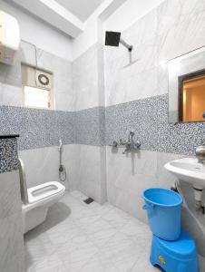 Hotel HM - Town Near Temple #Lift & Parking Facility #Room Service #Free WiFi Available