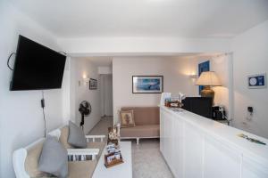 Hotel Pleasure Blackbeach Santorini
