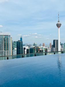 Colony Suites By Sky Pool