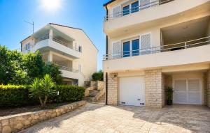 2 Bedroom Stunning Apartment In Preko