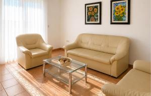 2 Bedroom Stunning Apartment In Preko