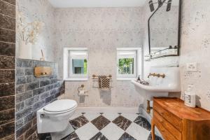 Luxury 5-Bedroom Villa with Pool Garden & Lake Geneva Views by GuestLee