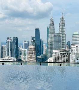 Colony Suites By Sky Pool