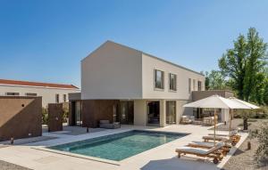 Gorgeous Home In Snasici With Sauna