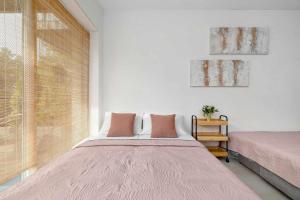 Komfortowe Studio z Tarasem Blisko Plaży w Międzywodziu by Noclegi Renters