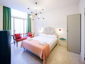 Chicco - Modern Two-Bedroom in a Green Courtyard
