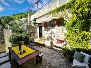 Stone Villa with sea view and pool