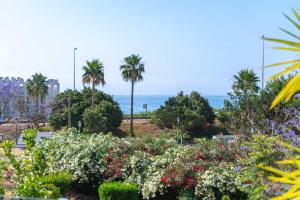 Tropicana 6C - Apartment with Sea Views, Large Terrace and BBQ