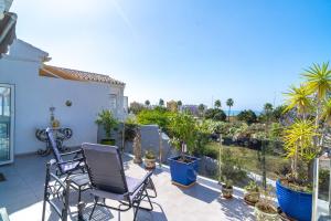 Tropicana 6C - Apartment with Sea Views, Large Terrace and BBQ