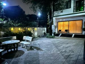 Transit stay 12 minutes Noi Bai Airport - R101